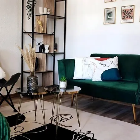 דירה Designerwohnung In *